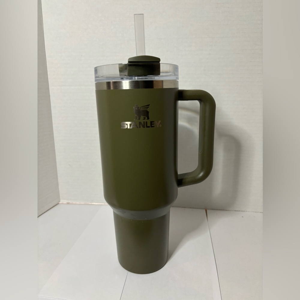 Stanley 40oz Stainless Steel H2.0 Flowstate Quencher Tumbler Peat Moss
